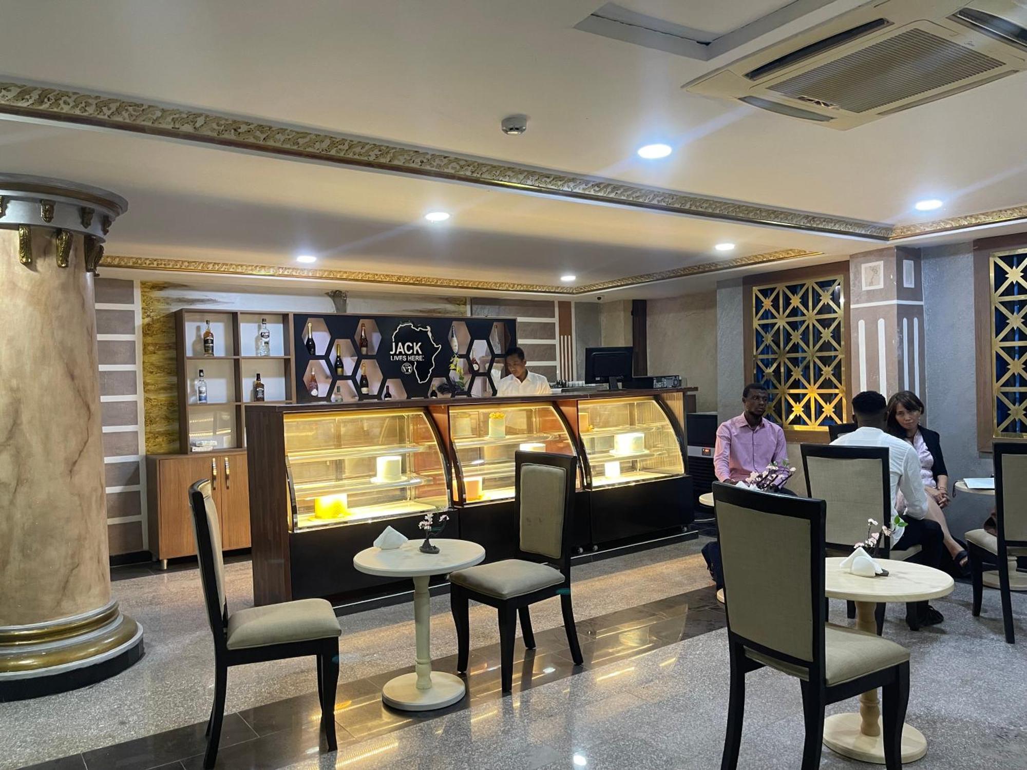 Aa Hotel And Suites Abuja Eksteriør bilde