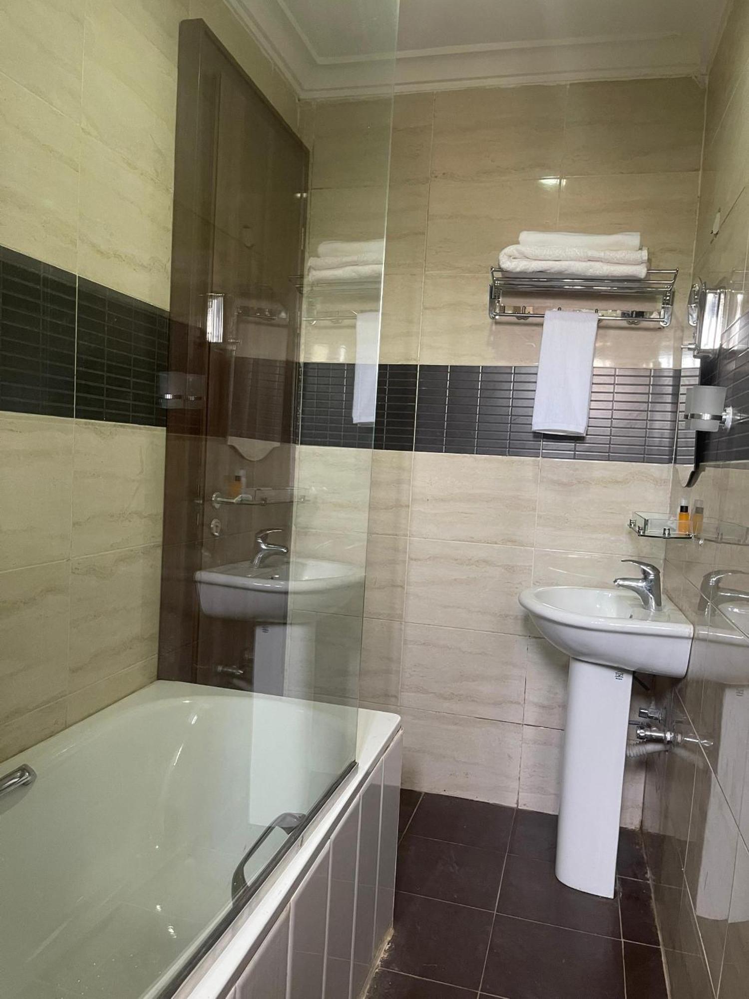 Aa Hotel And Suites Abuja Eksteriør bilde
